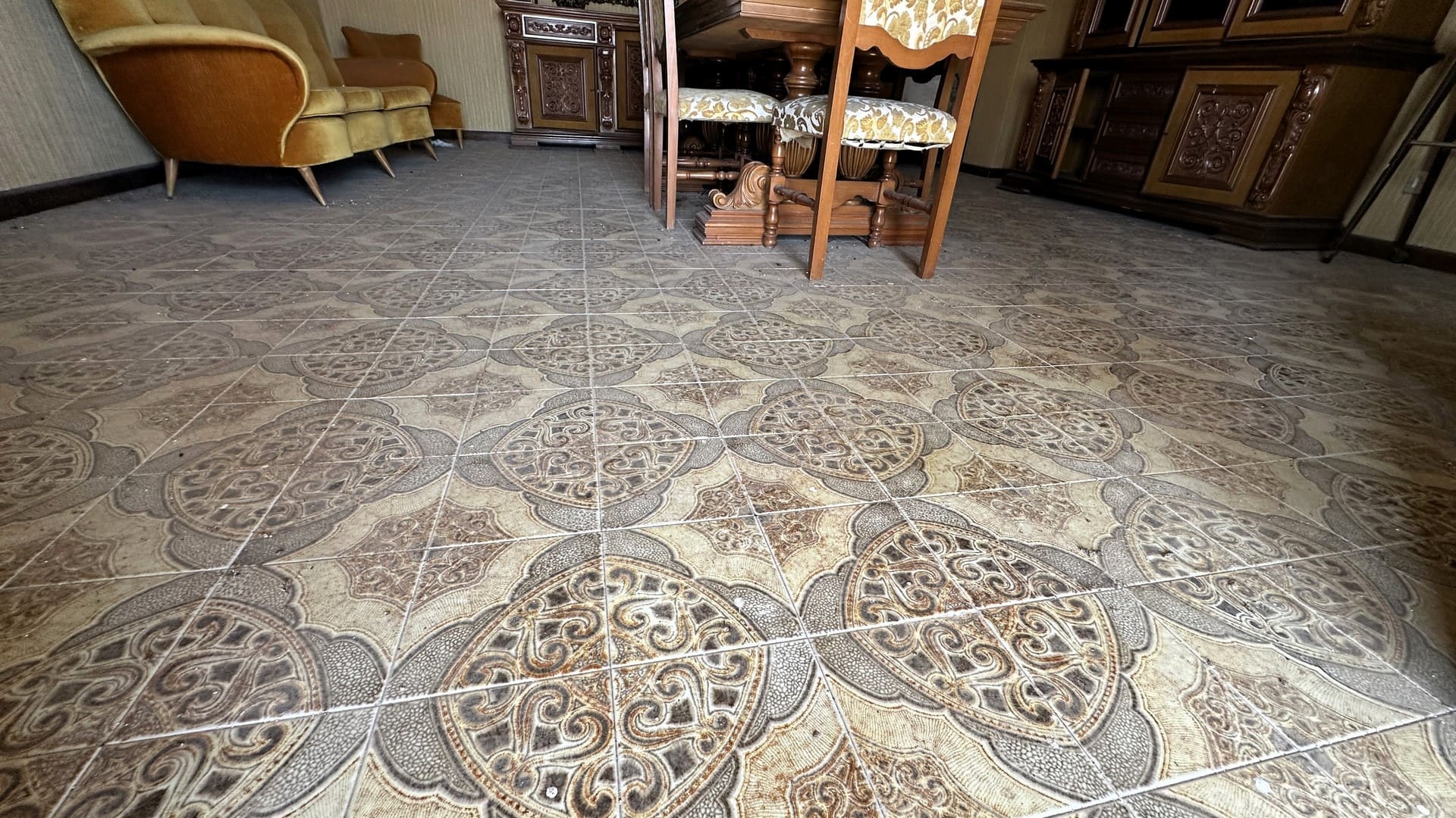 big villa for sale to renovate with garden 4km from the sea near Brucoli Augusta Sicily
