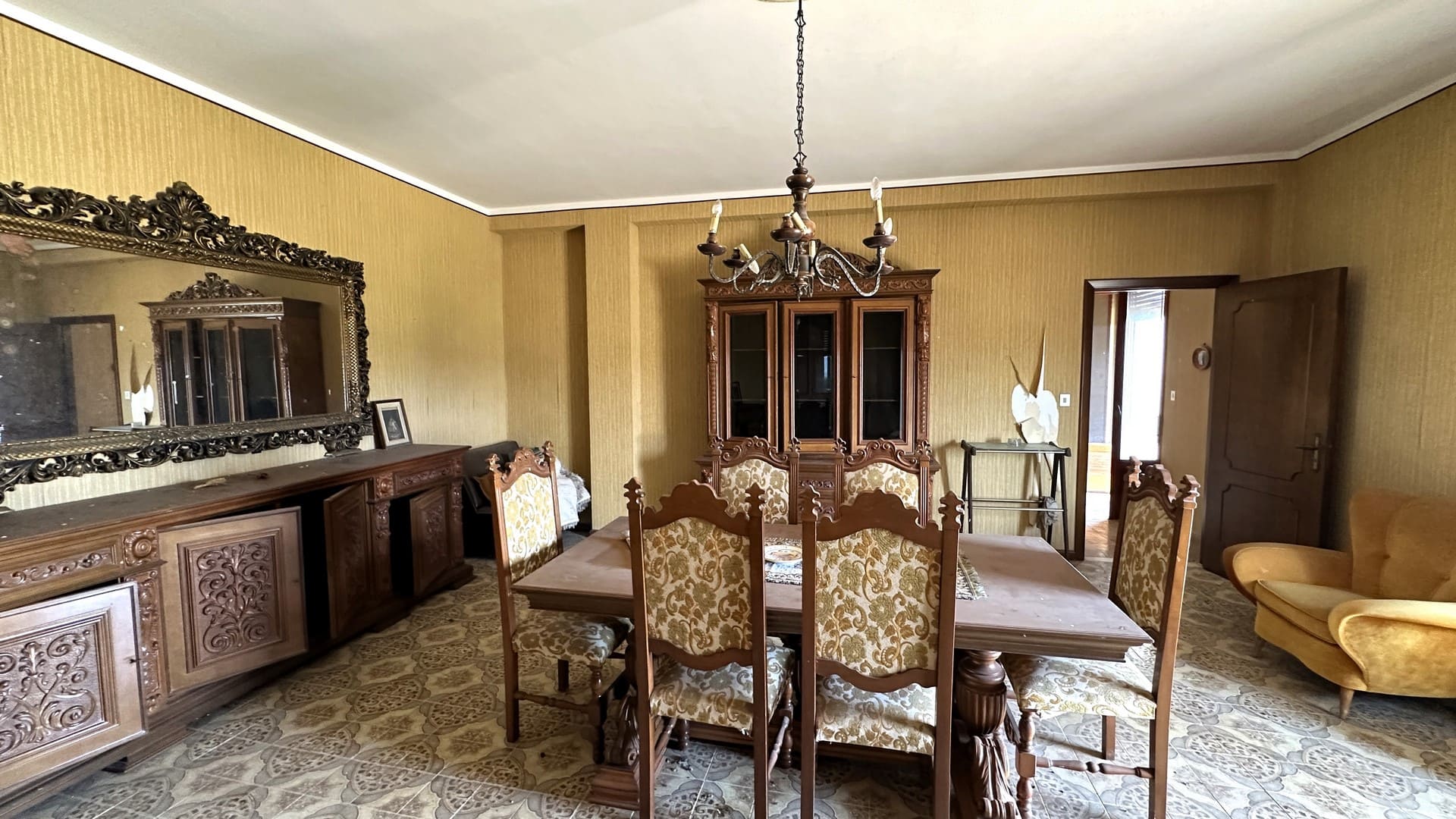 big villa for sale to renovate with garden 4km from the sea near Brucoli Augusta Sicily