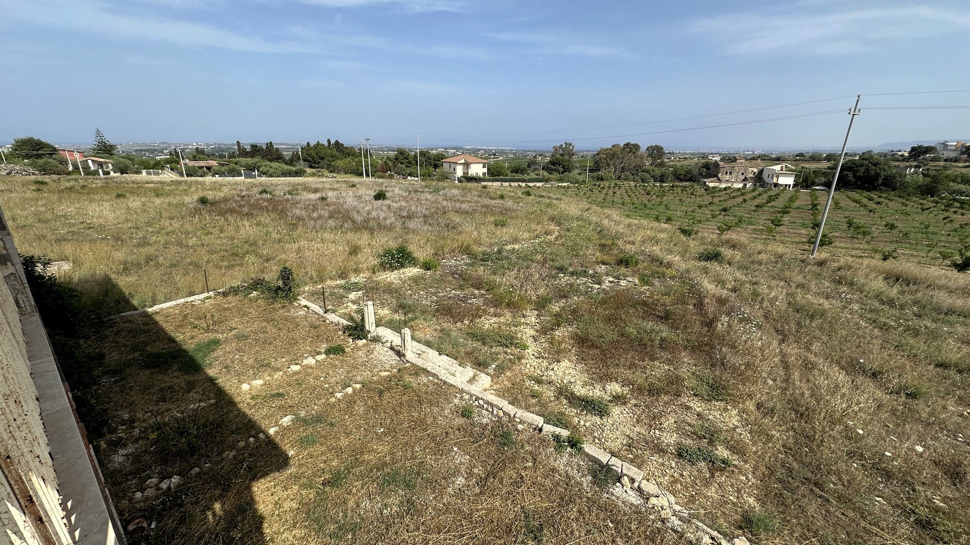 big villa for sale to renovate with garden 4km from the sea near Brucoli Augusta Sicily