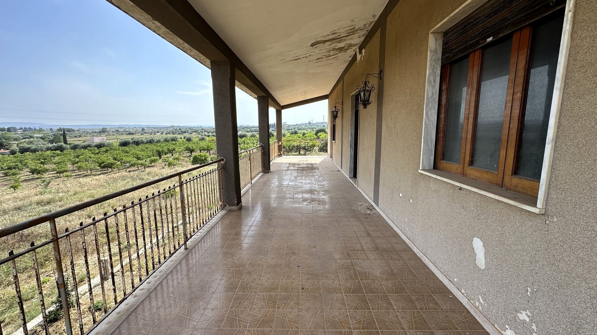 big villa for sale to renovate with garden 4km from the sea near Brucoli Augusta Sicily