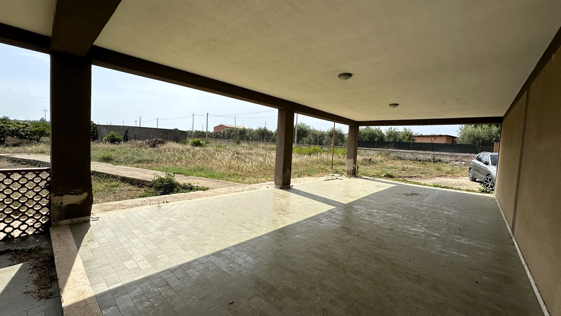 big villa for sale to renovate with garden 4km from the sea near Brucoli Augusta Sicily