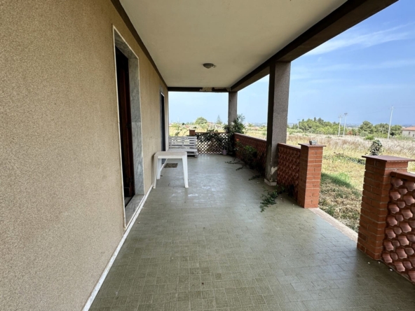 big villa for sale to renovate with garden 4km from the sea near Brucoli Augusta Sicily