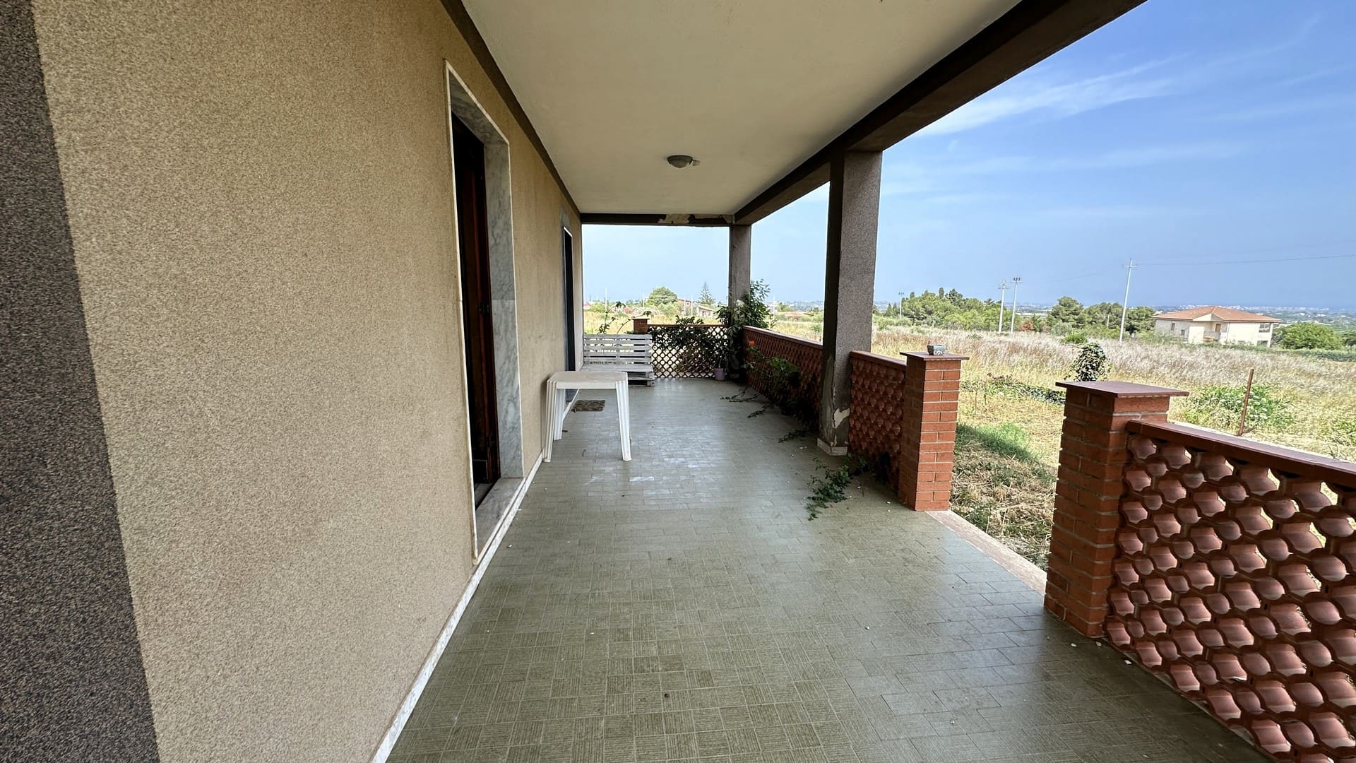 big villa for sale to renovate with garden 4km from the sea near Brucoli Augusta Sicily
