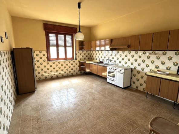 big villa for sale to renovate with garden 4km from the sea near Brucoli Augusta Sicily
