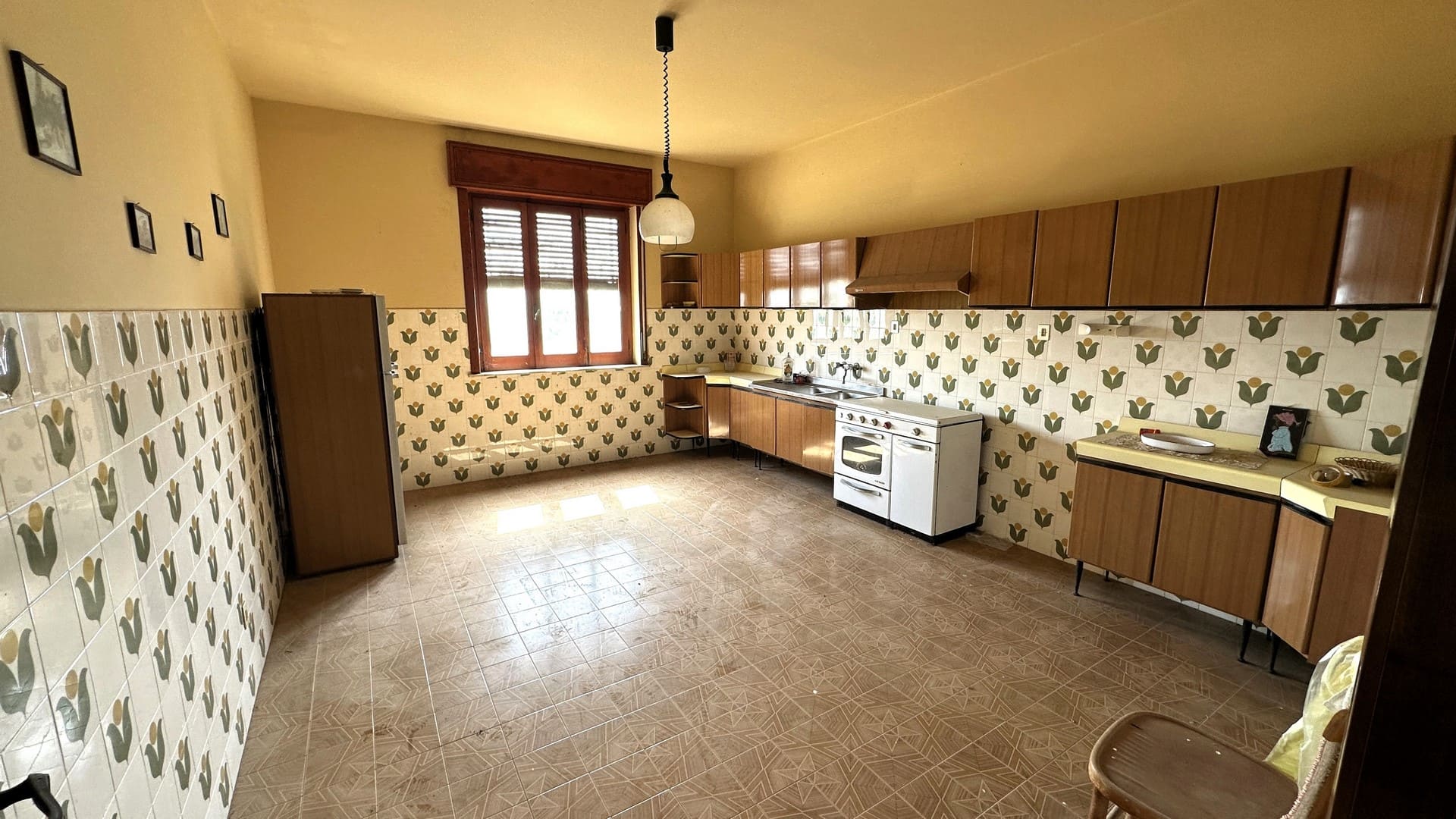 big villa for sale to renovate with garden 4km from the sea near Brucoli Augusta Sicily