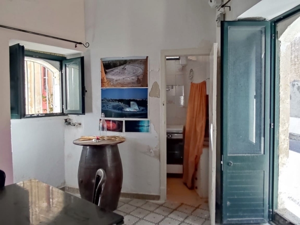 detached home to renovate forsale in palazzolo sicily