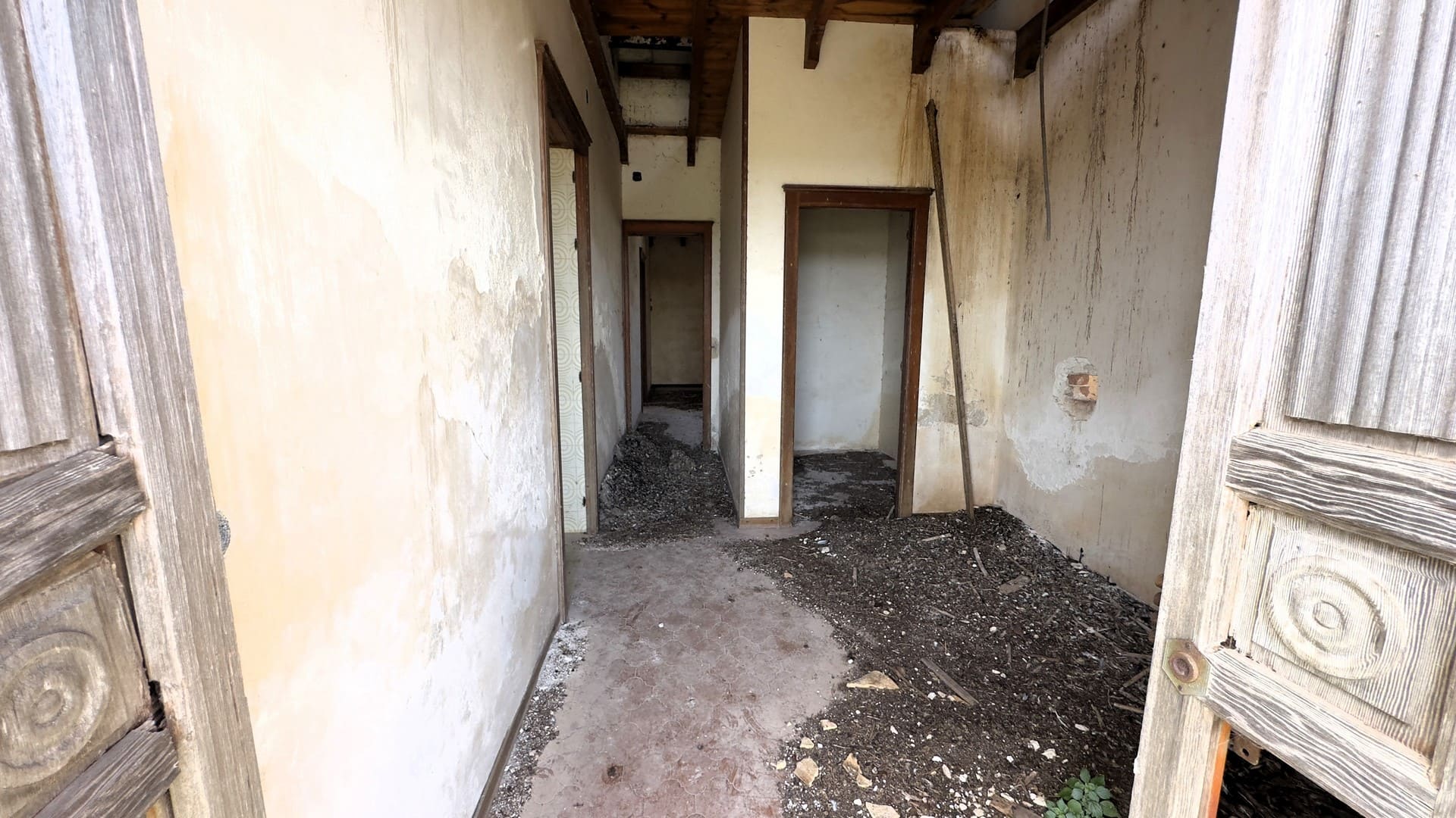 historical farmhouse with land to renovate forsale in syracuse sicily
