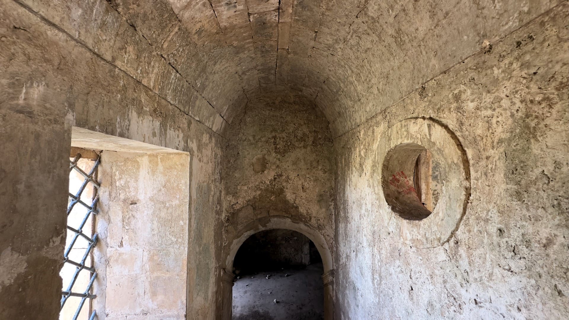 historical farmhouse with land to renovate forsale in syracuse sicily