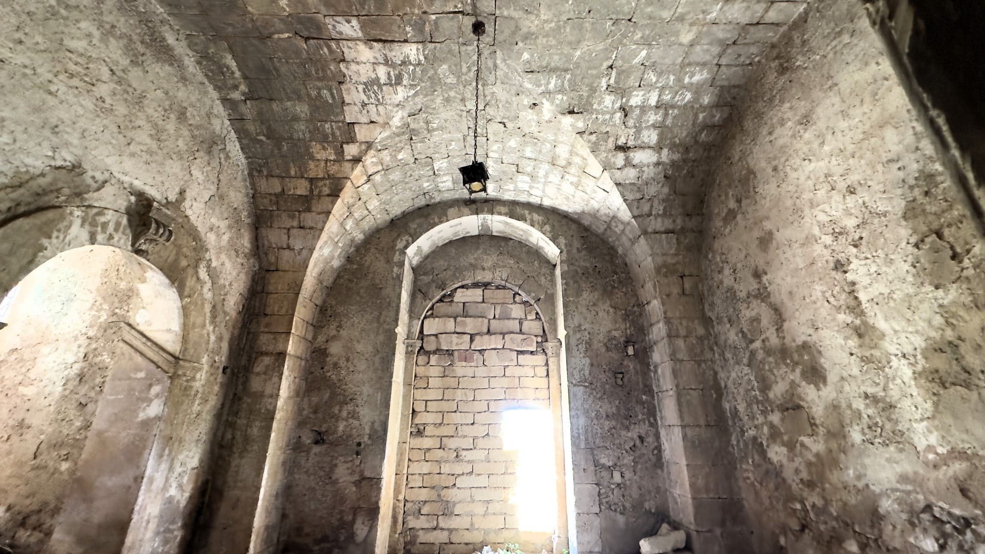 historical farmhouse with land to renovate forsale in syracuse sicily