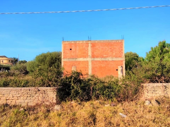 panoramic villa with garden forsale in syracuse sicily