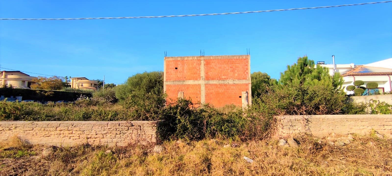 panoramic villa with garden forsale in syracuse sicily