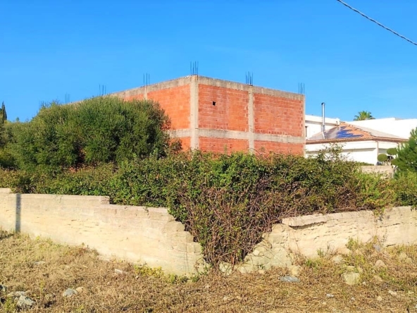 panoramic villa with garden forsale in syracuse sicily