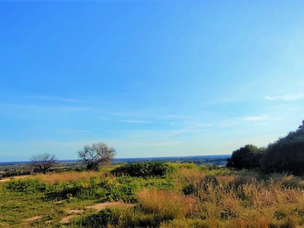 panoramic villa with garden forsale in syracuse sicily