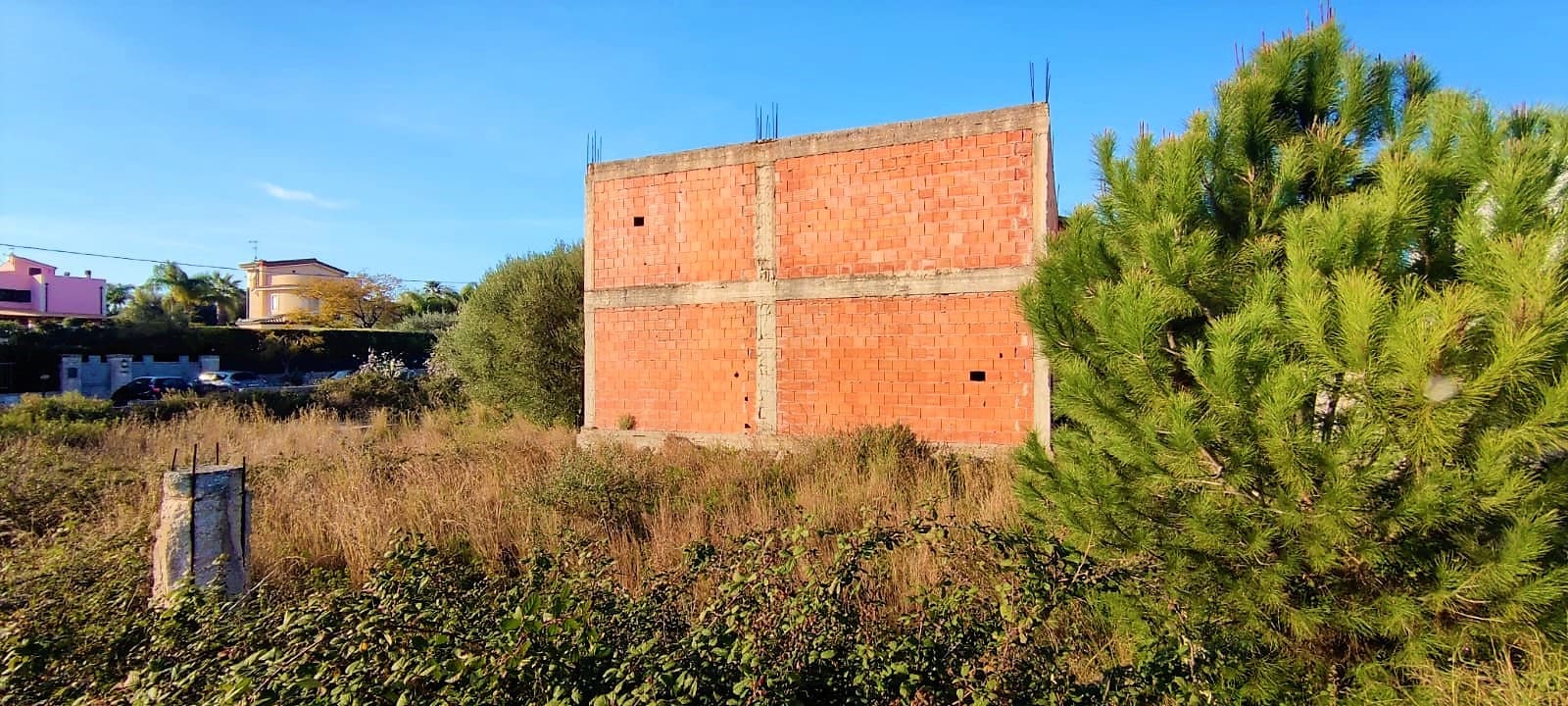 panoramic villa with garden forsale in syracuse sicily