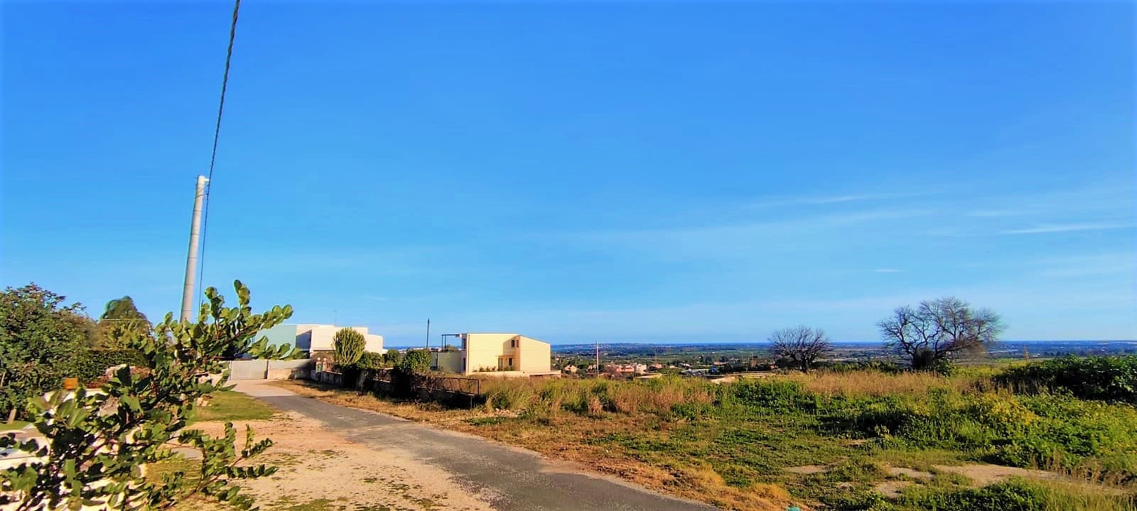 panoramic villa with garden forsale in syracuse sicily
