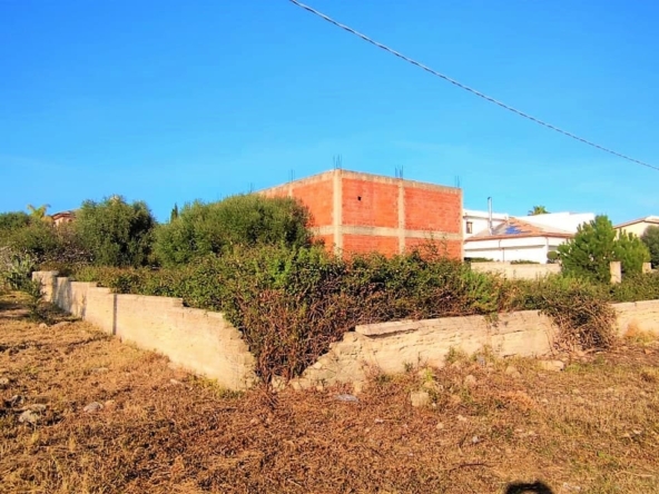 panoramic villa with garden forsale in syracuse sicily