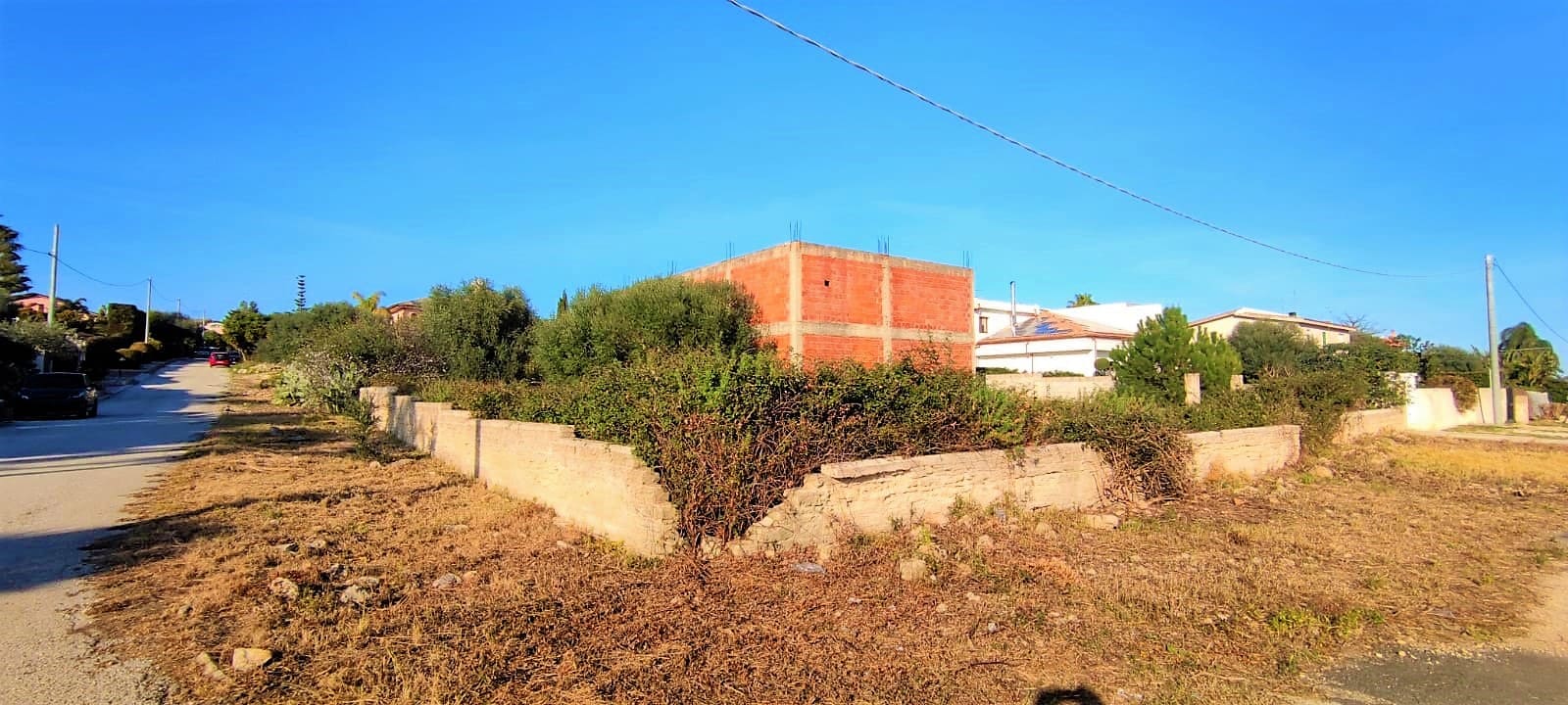 panoramic villa with garden forsale in syracuse sicily