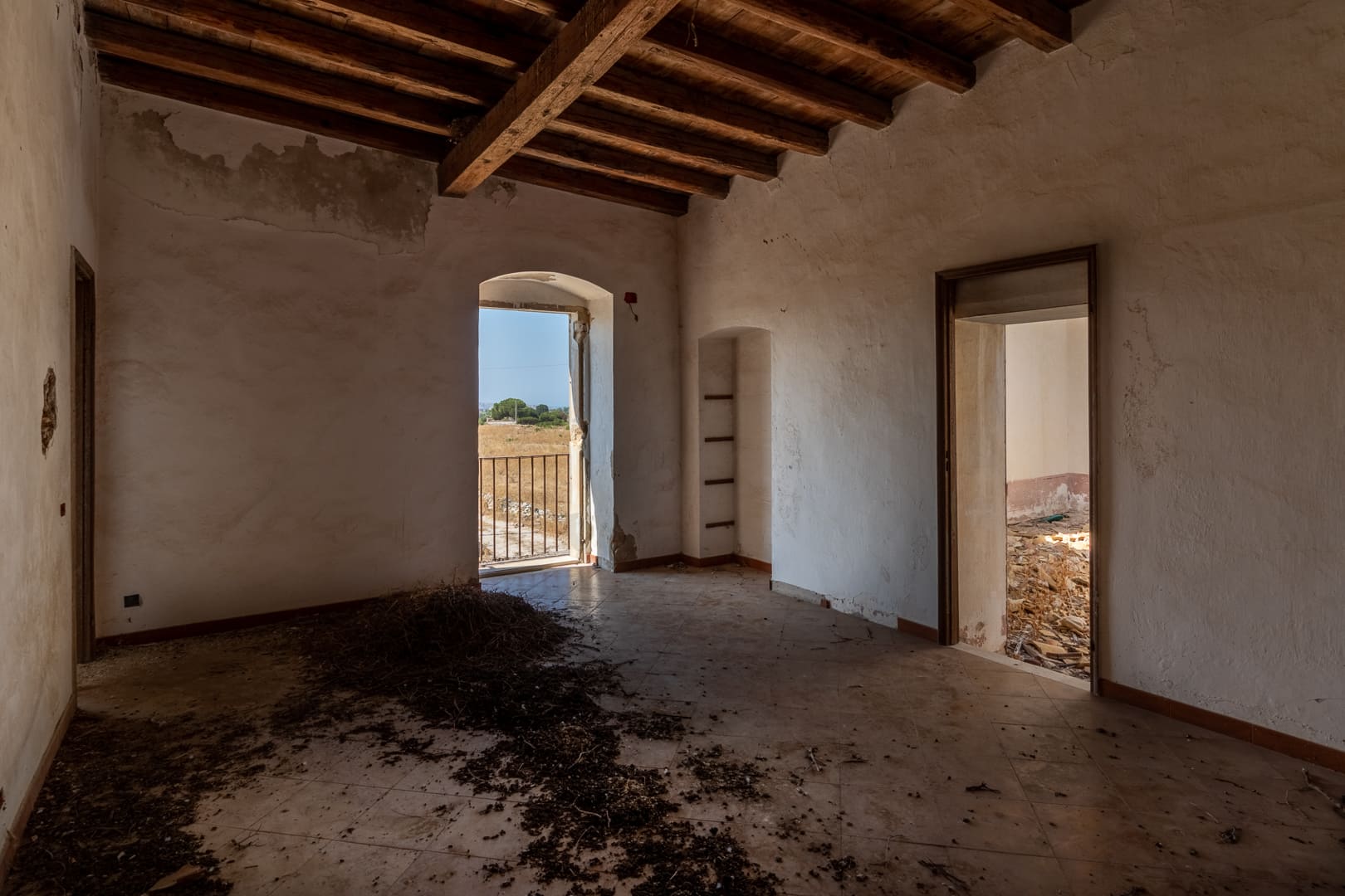 seaview farmhouse with land forsale in plemmirio syracuse sicily