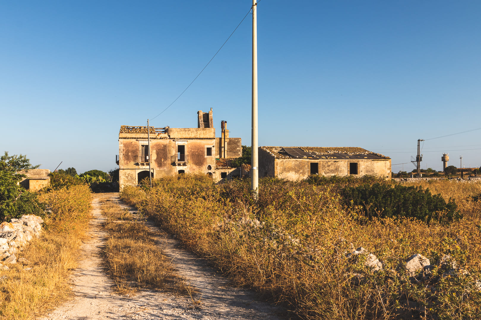 seaview farmhouse with land forsale in plemmirio syracuse sicily
