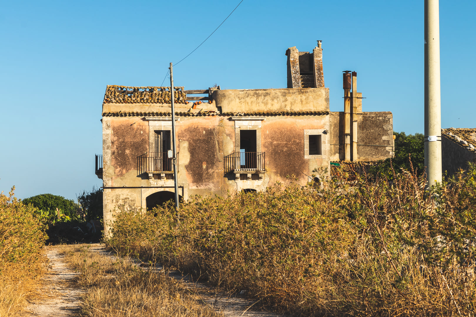 seaview farmhouse with land forsale in plemmirio syracuse sicily