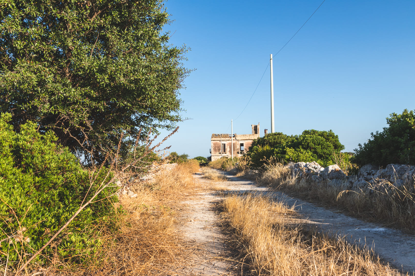 seaview farmhouse with land forsale in plemmirio syracuse sicily