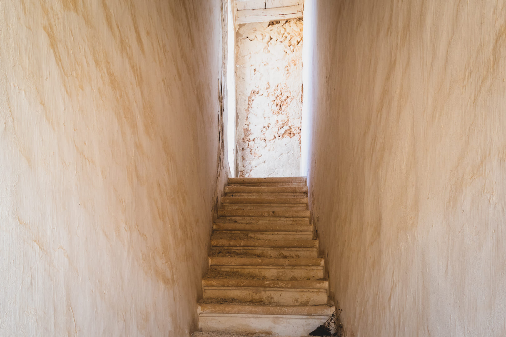 seaview farmhouse with land forsale in plemmirio syracuse sicily