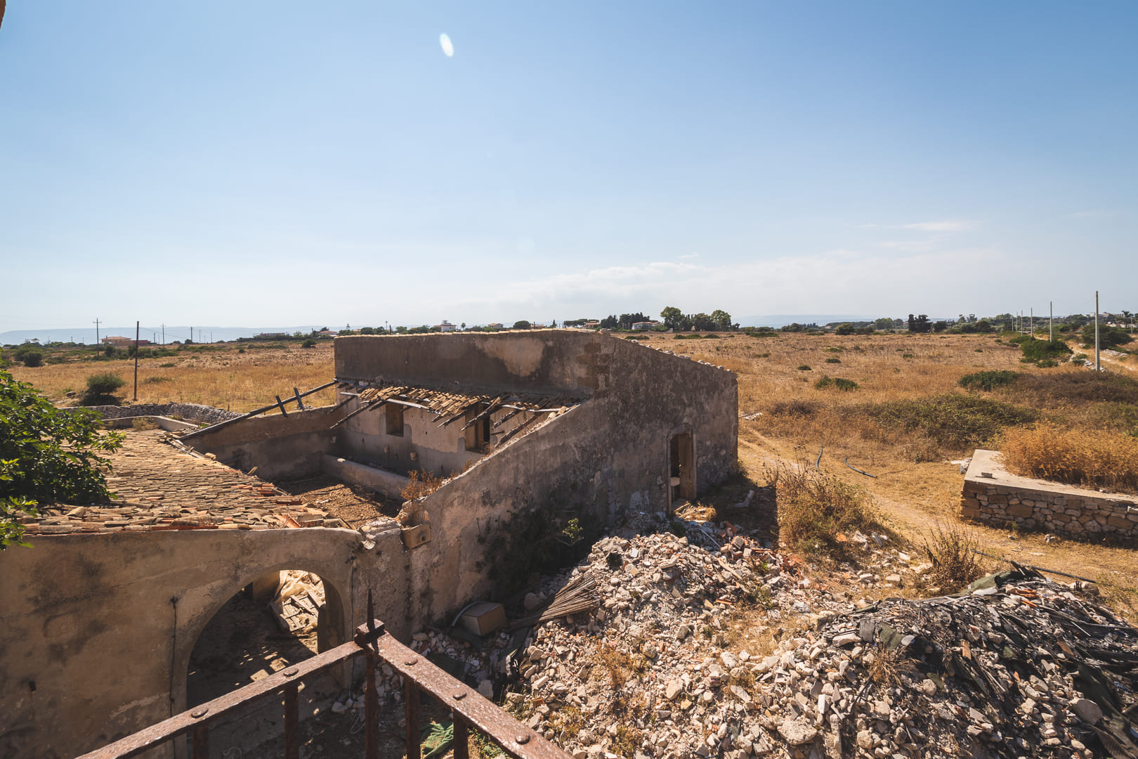 seaview farmhouse with land forsale in plemmirio syracuse sicily