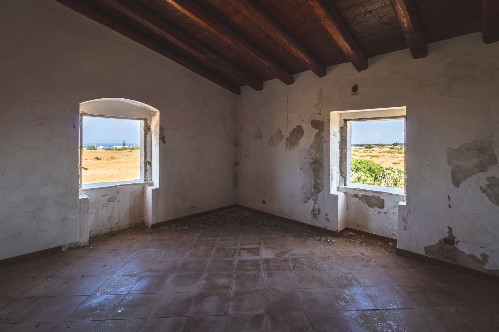 seaview farmhouse with land forsale in plemmirio syracuse sicily