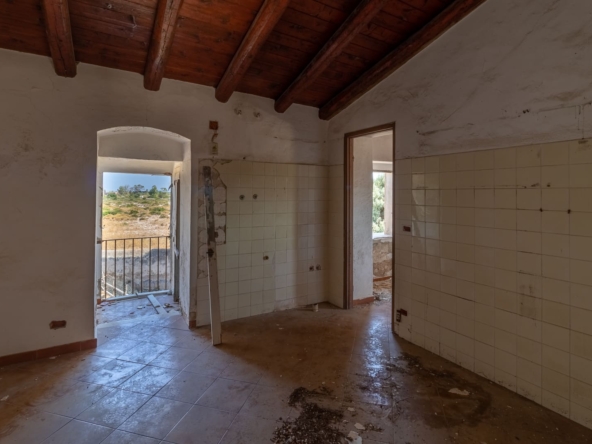 seaview farmhouse with land forsale in plemmirio syracuse sicily