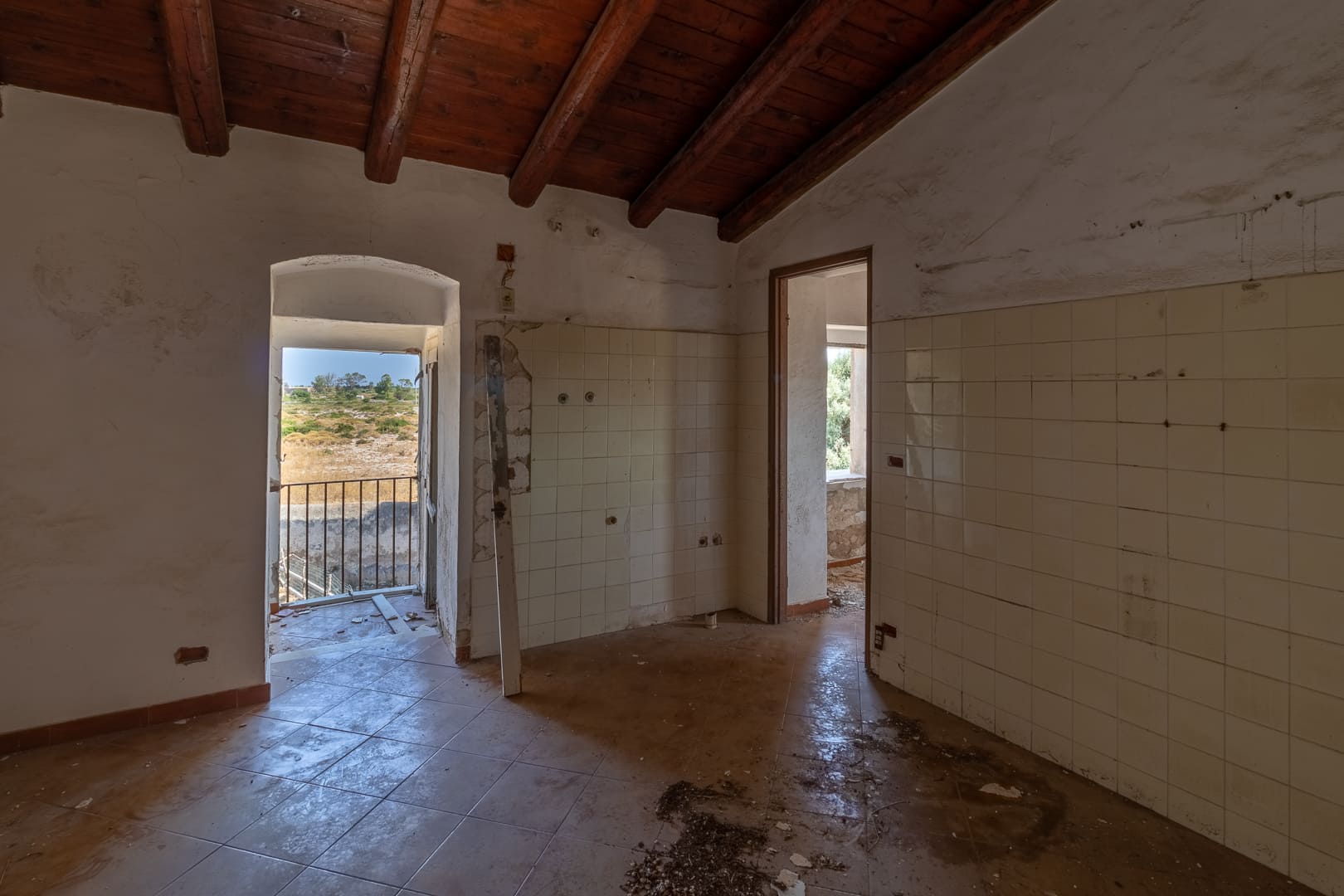 seaview farmhouse with land forsale in plemmirio syracuse sicily