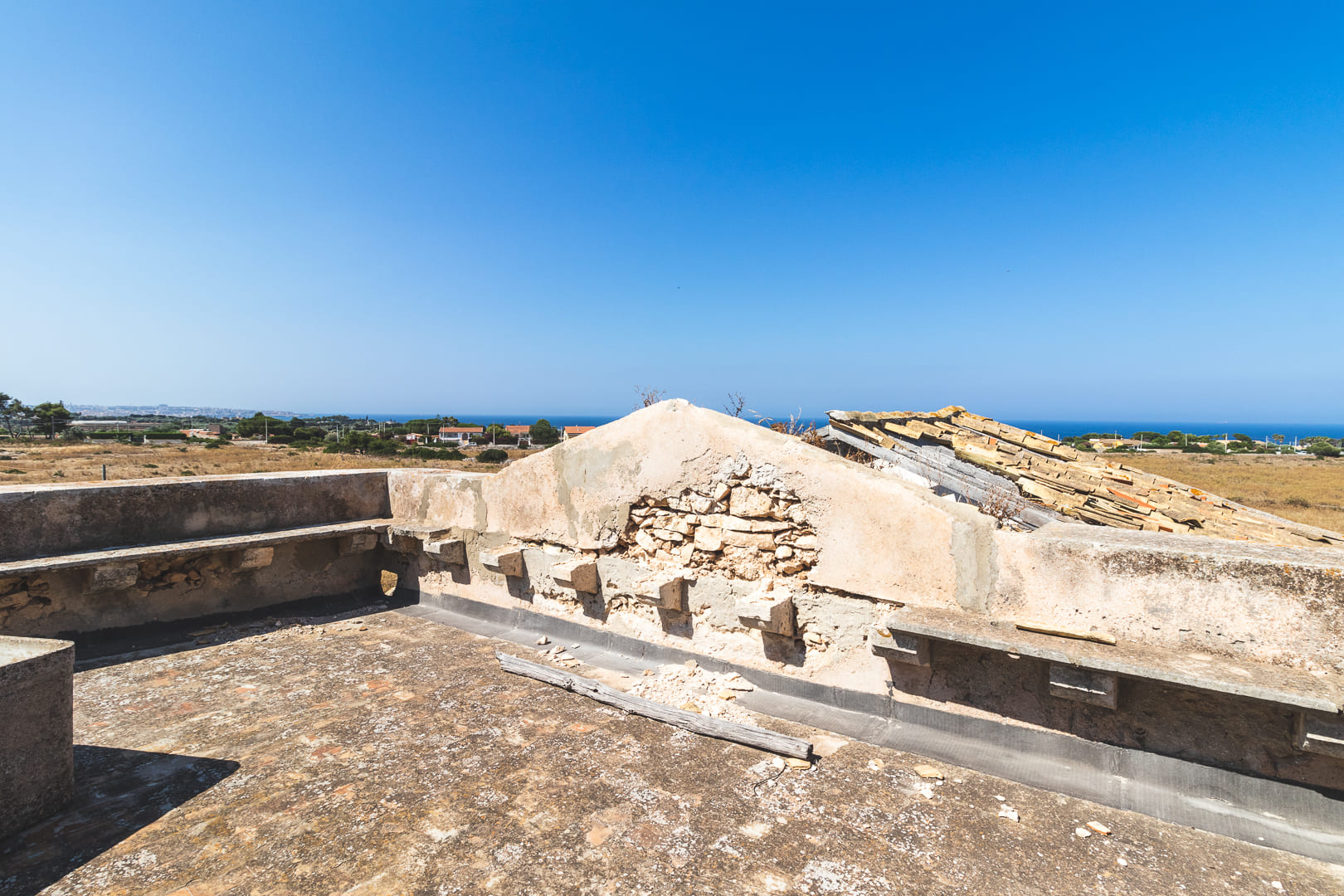 seaview farmhouse with land forsale in plemmirio syracuse sicily