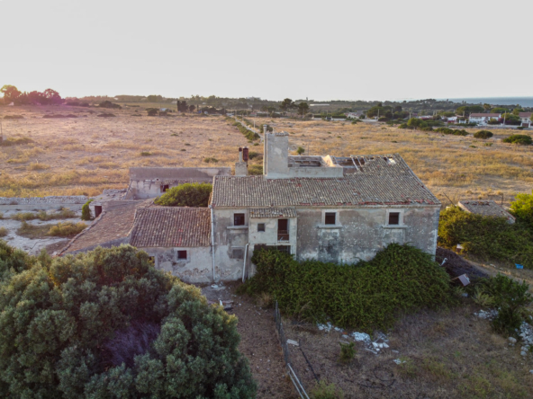seaview farmhouse with land forsale in plemmirio syracuse sicily