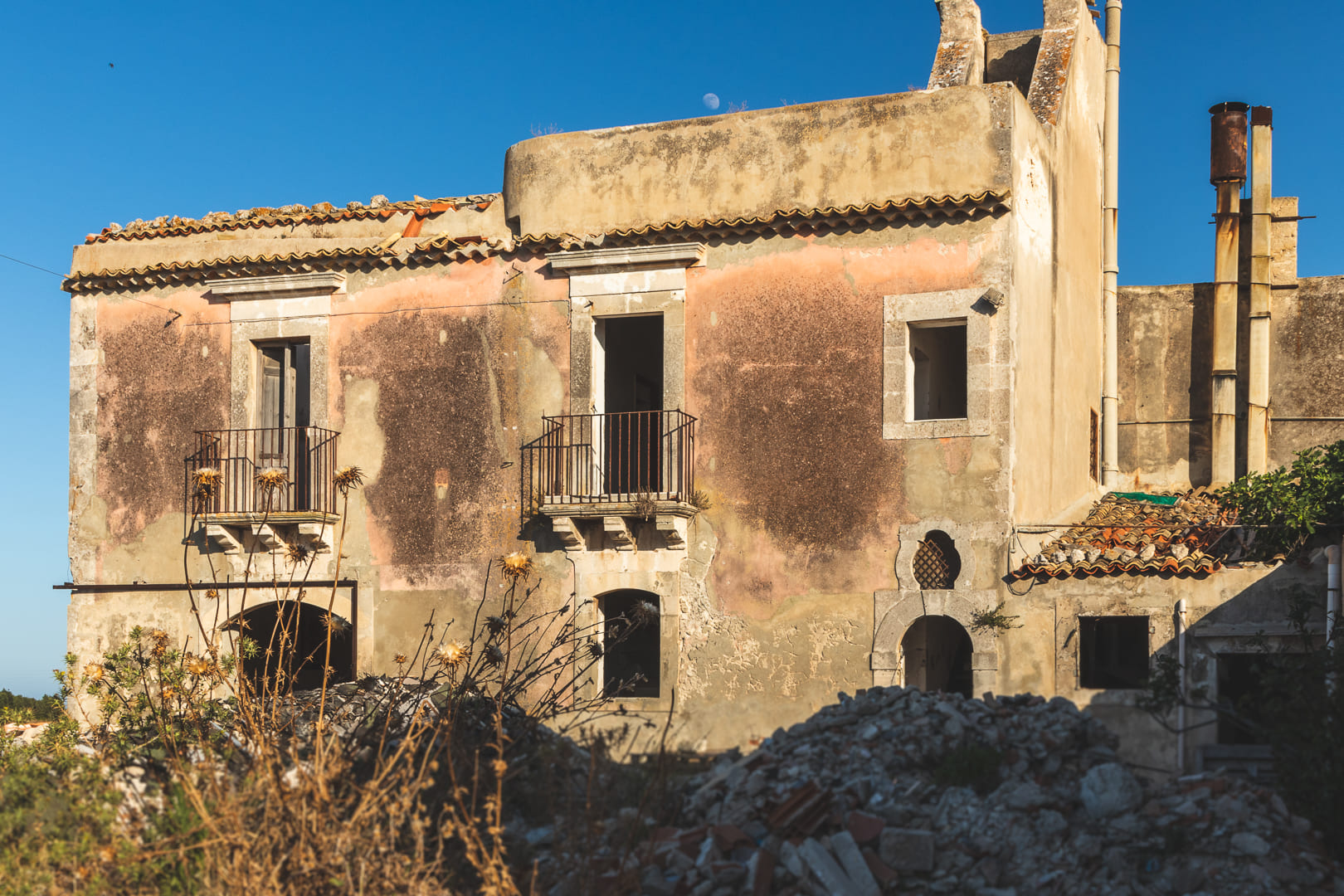 seaview farmhouse with land forsale in plemmirio syracuse sicily
