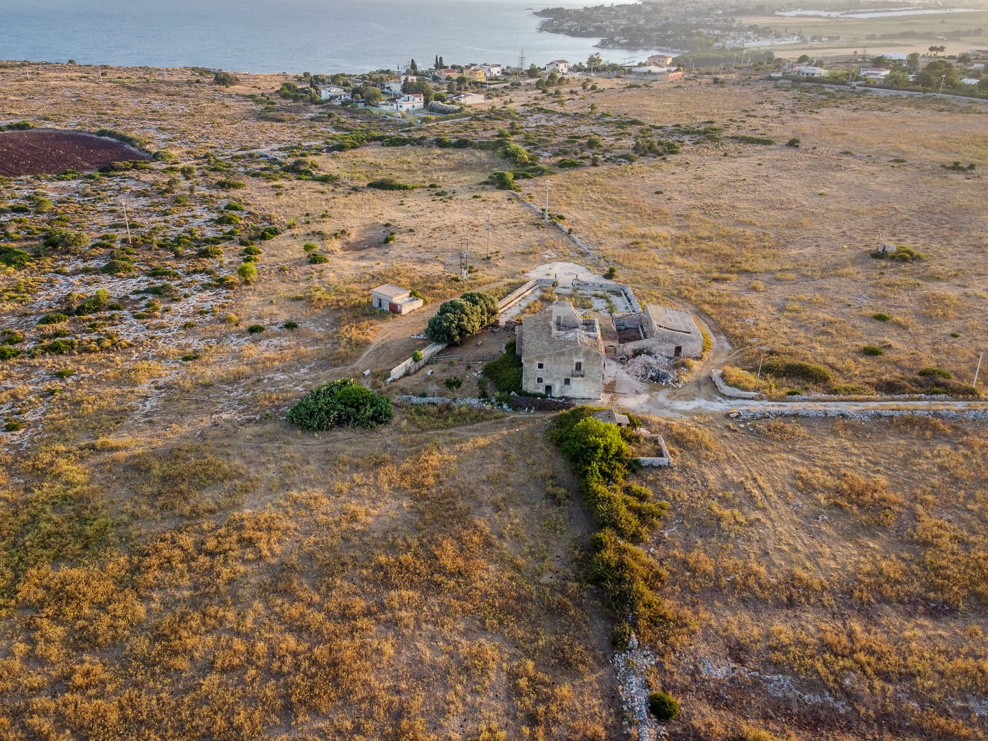 seaview farmhouse with land forsale in plemmirio syracuse sicily