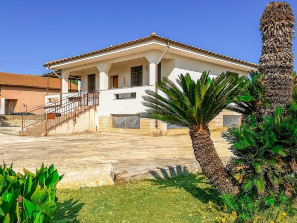 villa for sale 1km from the sea fanusa syracuse sicily