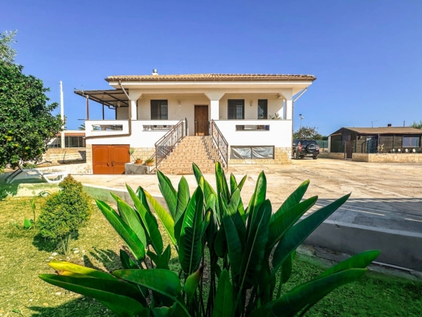 villa for sale 1km from the sea fanusa syracuse sicily