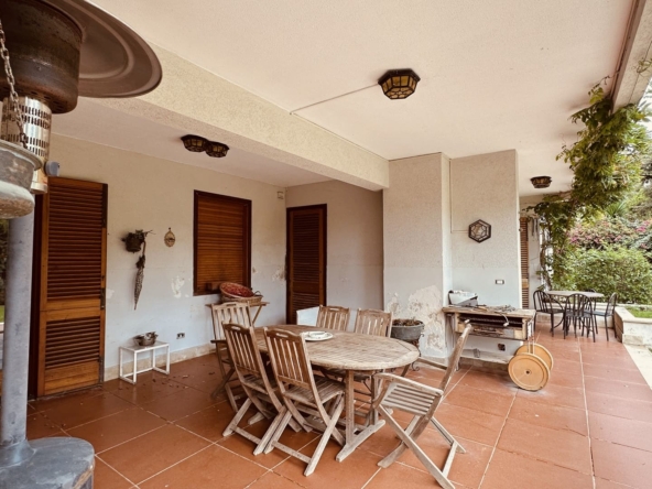 apartment with private garden for sale in syracuse sicily