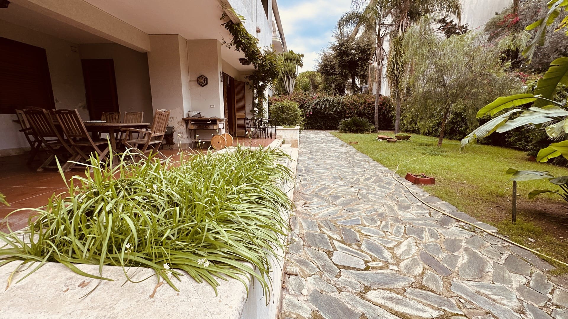 apartment with private garden for sale in syracuse sicily