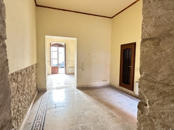 detached divisible apartment for sale in borgata syracuse sicily.