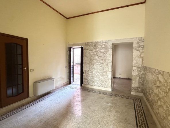 detached divisible apartment for sale in borgata syracuse sicily.