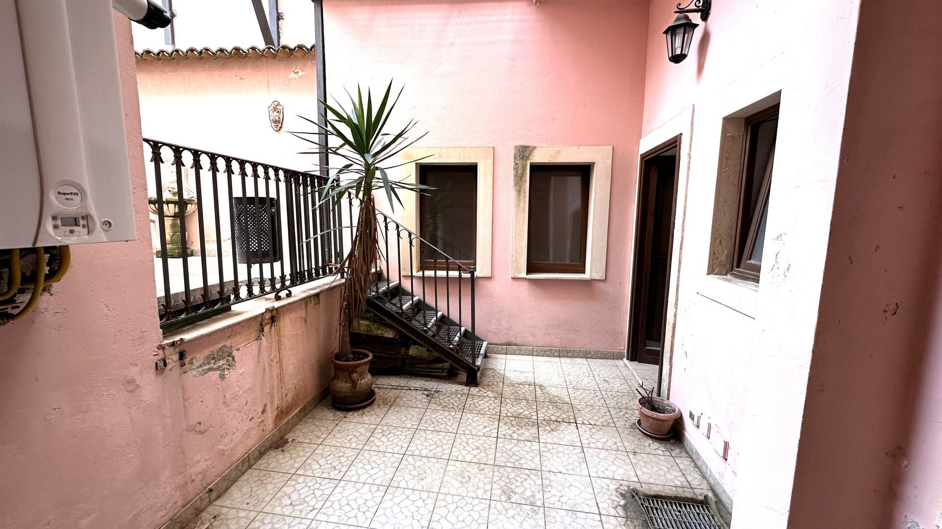 detached divisible apartment for sale in borgata syracuse sicily.