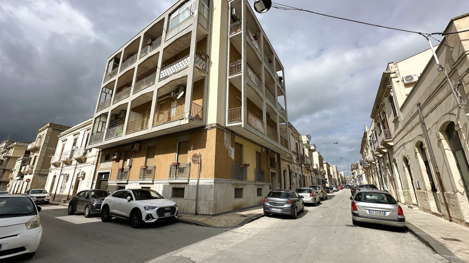 renovated flat for sale in syracuse sicily