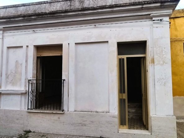 detached house with terrace for sale in palazzolo sicily