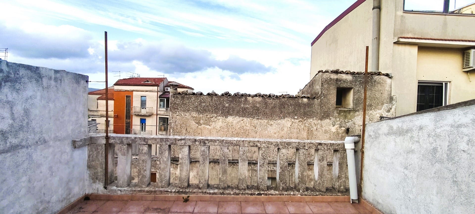 detached house with terrace for sale in palazzolo sicily