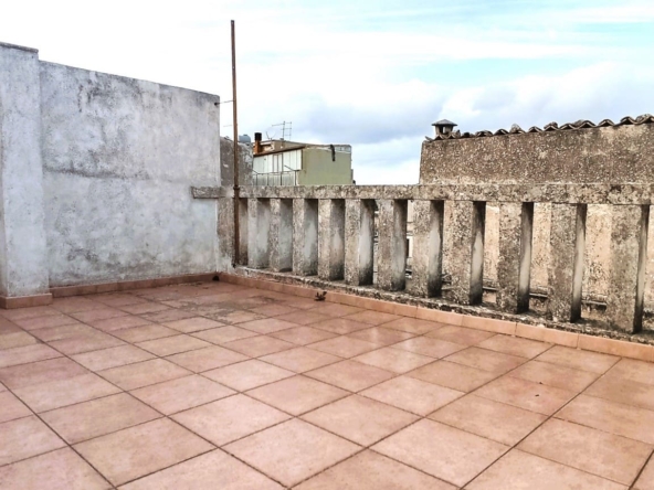 detached house with terrace for sale in palazzolo sicily