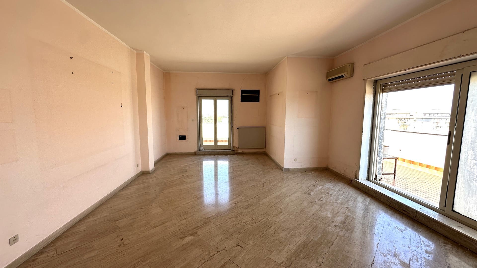 penthouse with seaview terrace forsale in syracuse sicily