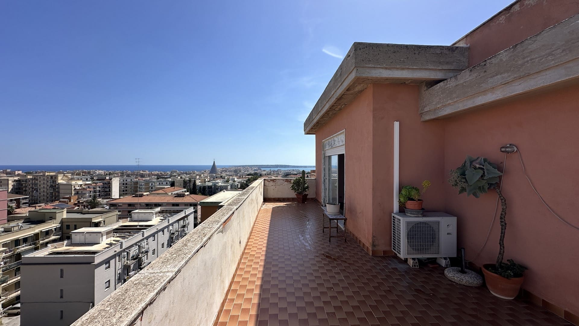 penthouse with seaview terrace forsale in syracuse sicily
