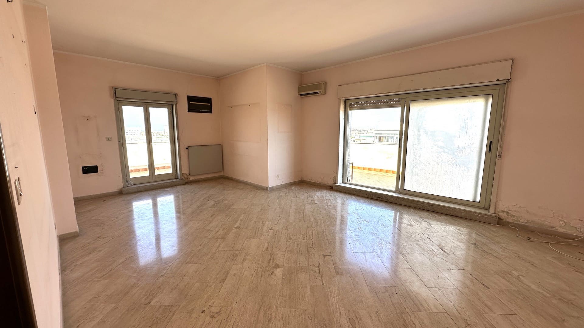 penthouse with seaview terrace forsale in syracuse sicily