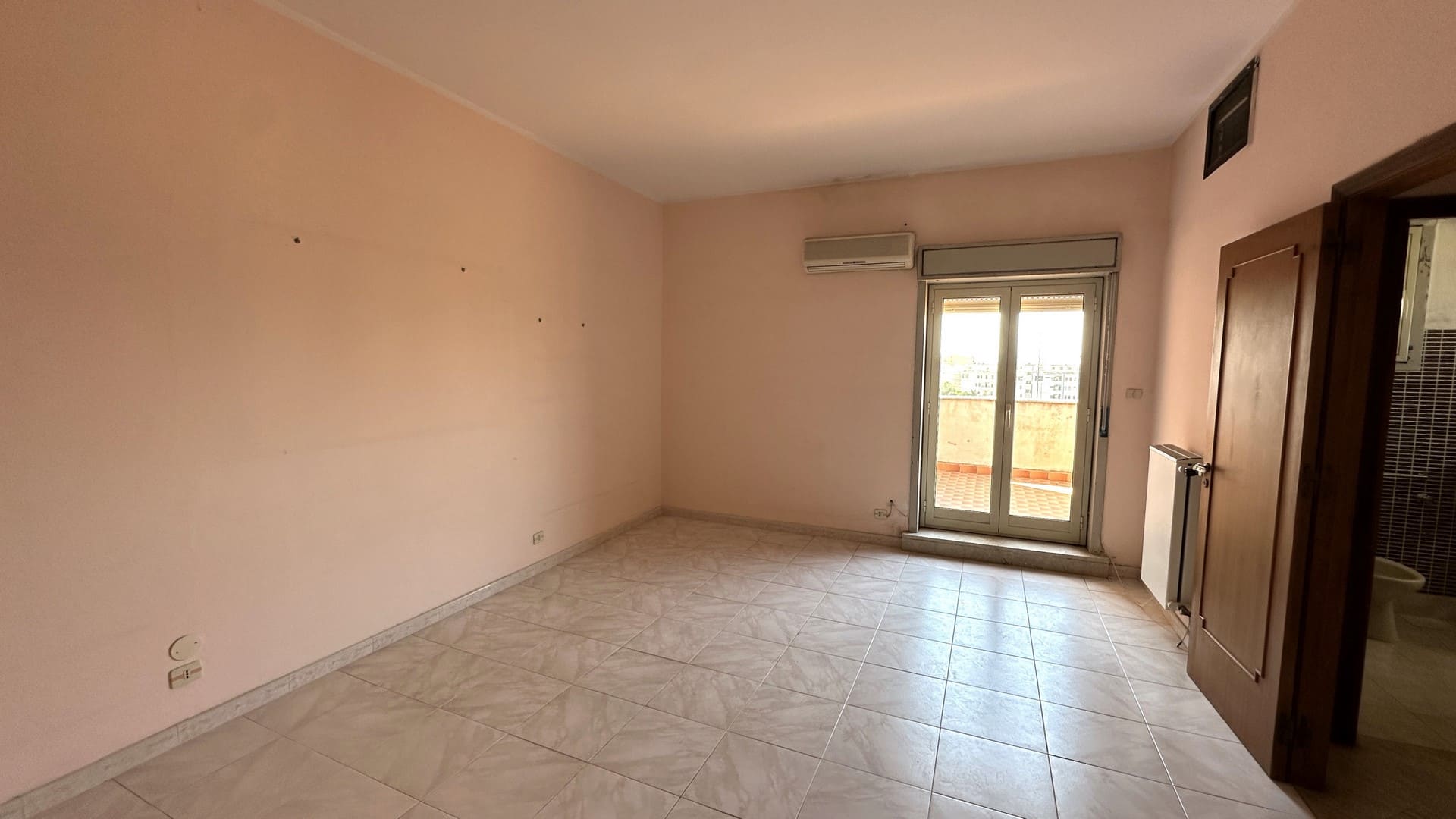 penthouse with seaview terrace forsale in syracuse sicily