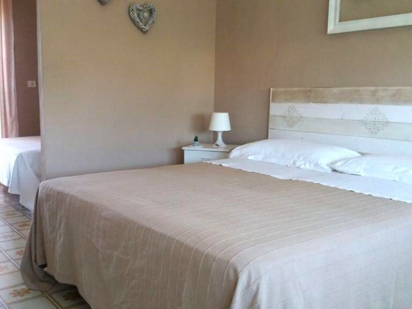 villa with swimming pool for sale syracuse sicily